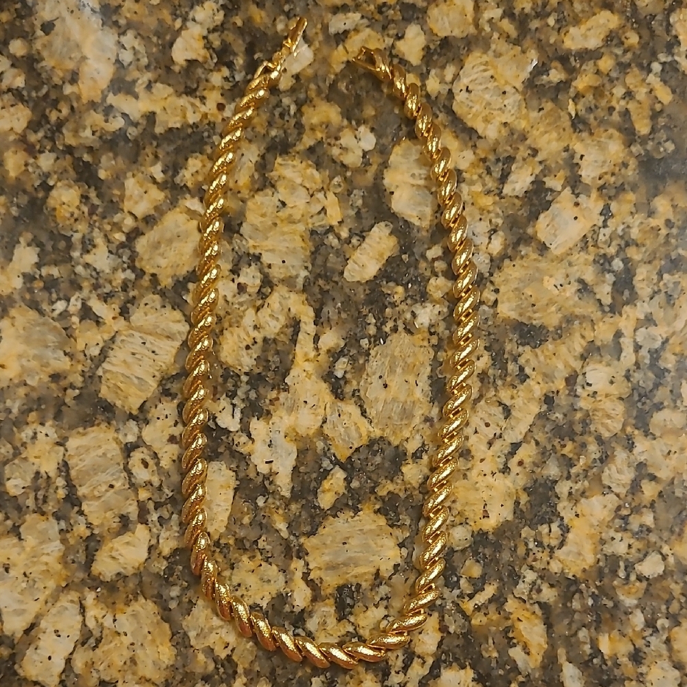 Elegant Pre Loved Napier Gold-Tone Women's Necklace